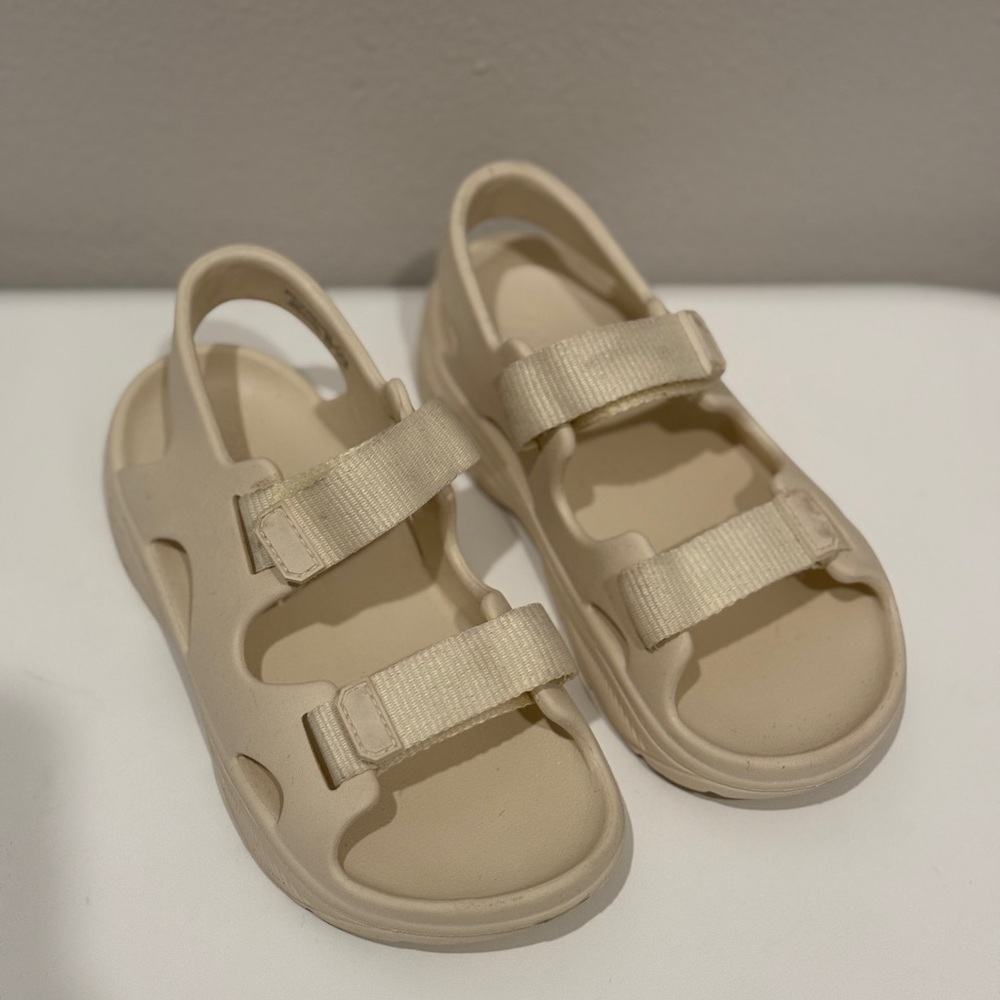 🔥ZARA Pool Cream Sandals🔥